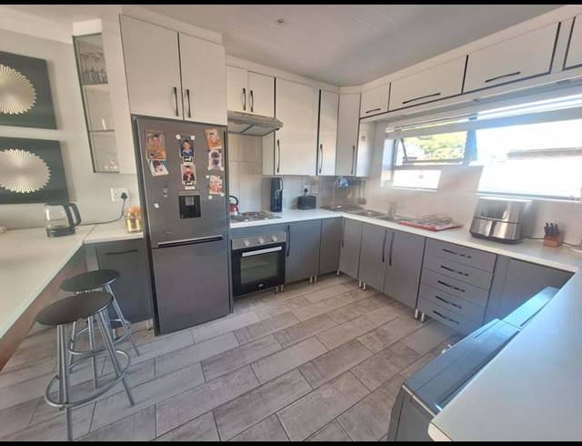 3 BEDROOM TOWNHOUSE FOR SALE IN DANA BAY